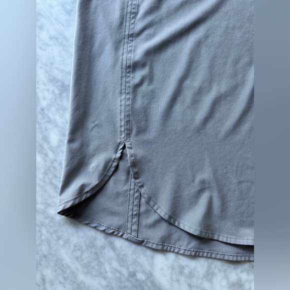 Athleta Zephyr V-Neck Tee in Osprey Grey - Picture 9 of 12